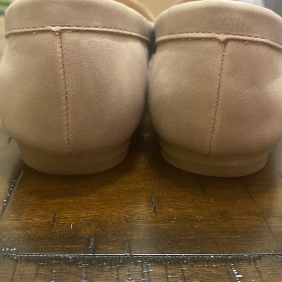 Lauren Blackwell 6.5M Lizbeth 104950 Taupe Loafer with gold chain design - Picture 6 of 11